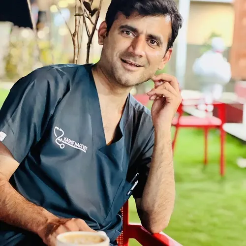 Picture of Dr Kashif Hadi, a senior editorial member at PawHatch.com in about us page.